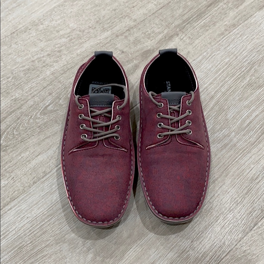 Purple unisex walking shoes